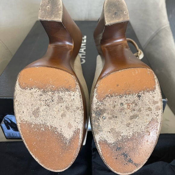 Chanel Wood Platform Heel Sandals in Light Beige Suede in a size 40. Runs small - Picture 6 of 12